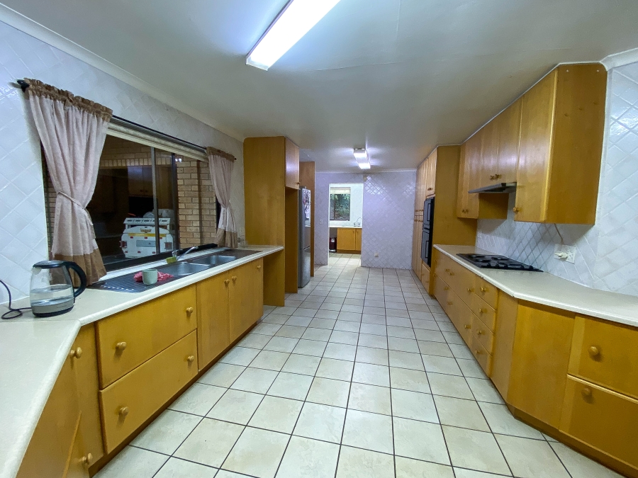 15 Bedroom Property for Sale in Zwavelpoort Gauteng