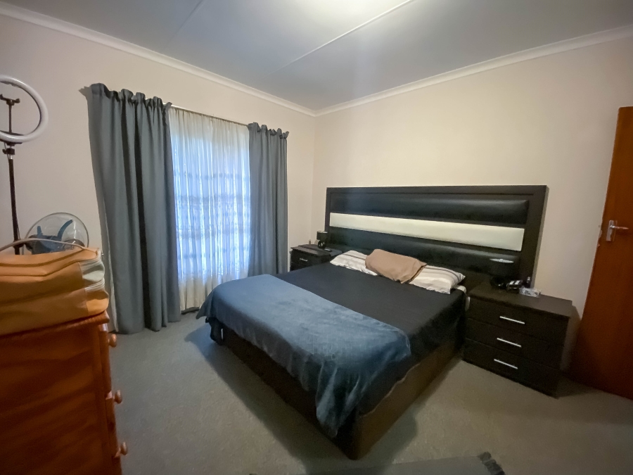 15 Bedroom Property for Sale in Zwavelpoort Gauteng