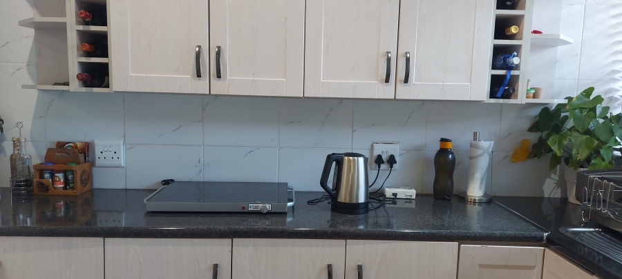 3 Bedroom Property for Sale in Farrarmere Gauteng