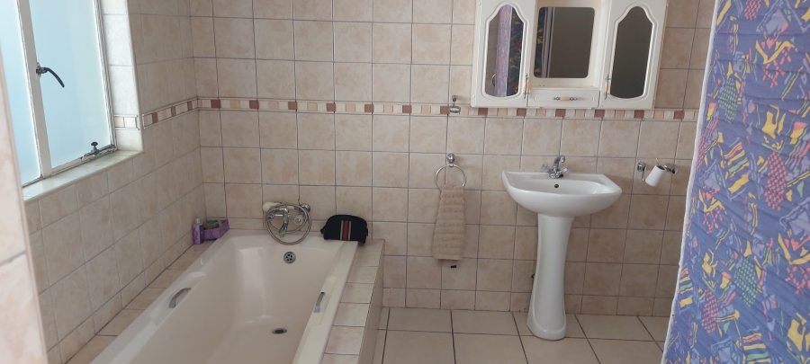 3 Bedroom Property for Sale in Farrarmere Gauteng