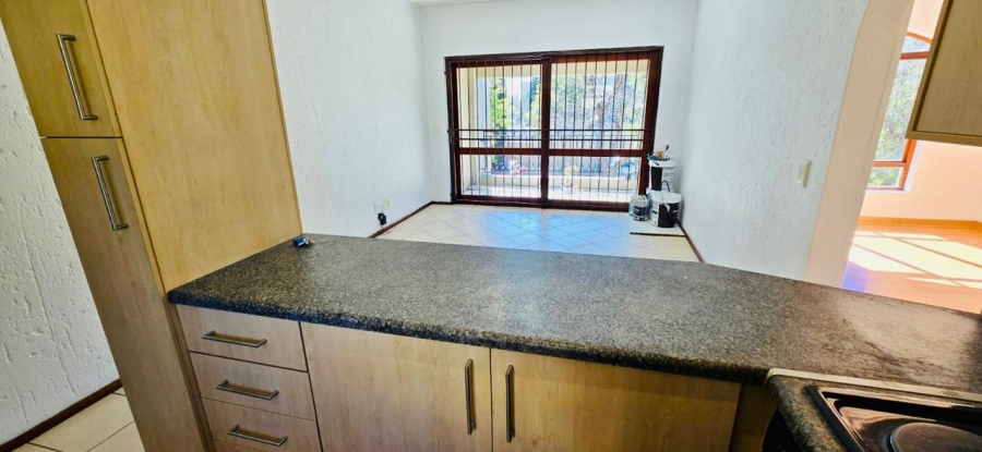 To Let 1 Bedroom Property for Rent in Lonehill Gauteng