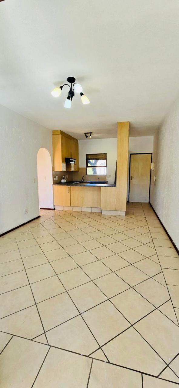 To Let 1 Bedroom Property for Rent in Lonehill Gauteng