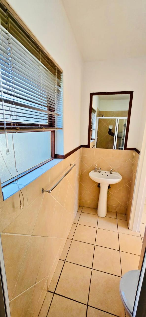 To Let 1 Bedroom Property for Rent in Lonehill Gauteng
