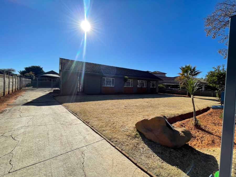4 Bedroom Property for Sale in Witpoortjie Gauteng