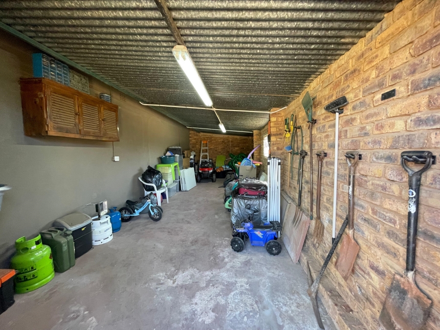 4 Bedroom Property for Sale in Witpoortjie Gauteng