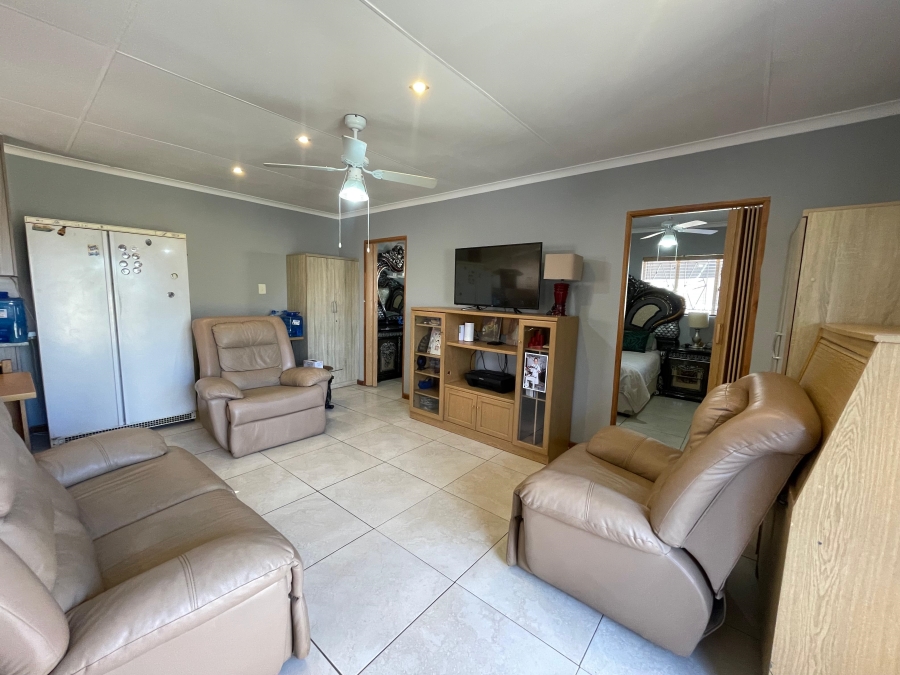 4 Bedroom Property for Sale in Witpoortjie Gauteng