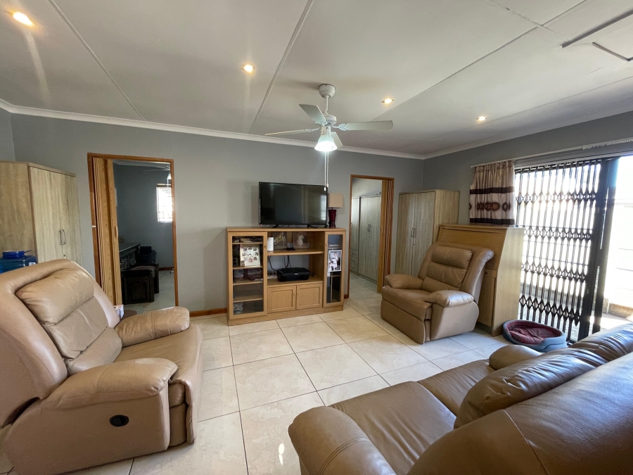 4 Bedroom Property for Sale in Witpoortjie Gauteng