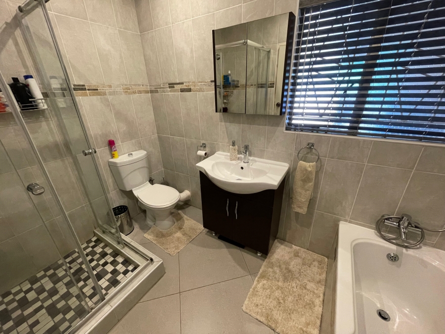 4 Bedroom Property for Sale in Witpoortjie Gauteng