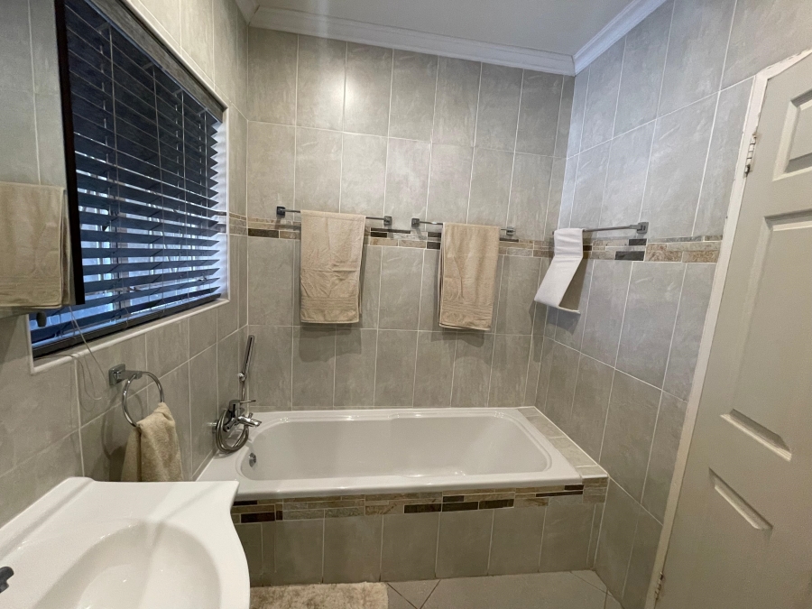 4 Bedroom Property for Sale in Witpoortjie Gauteng