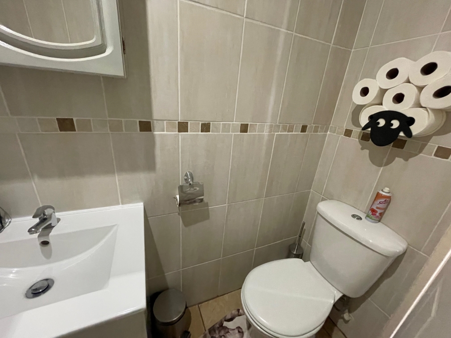 4 Bedroom Property for Sale in Witpoortjie Gauteng