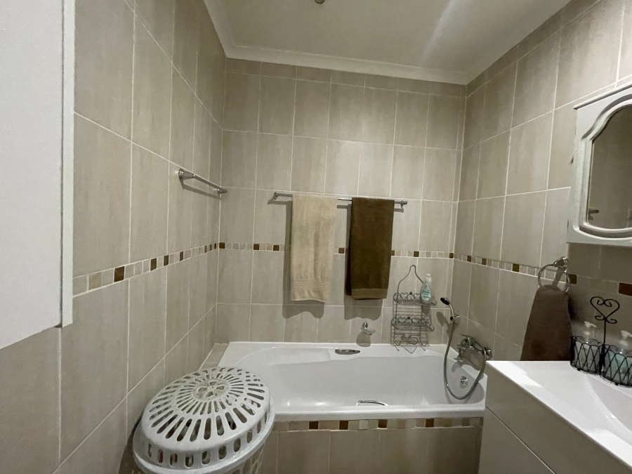 4 Bedroom Property for Sale in Witpoortjie Gauteng