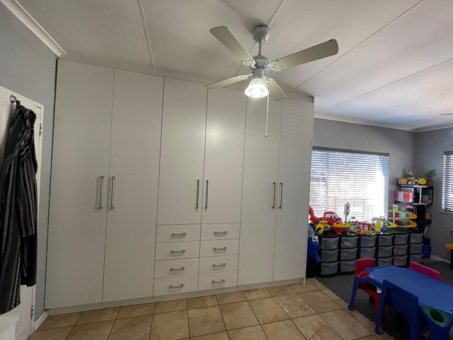 4 Bedroom Property for Sale in Witpoortjie Gauteng
