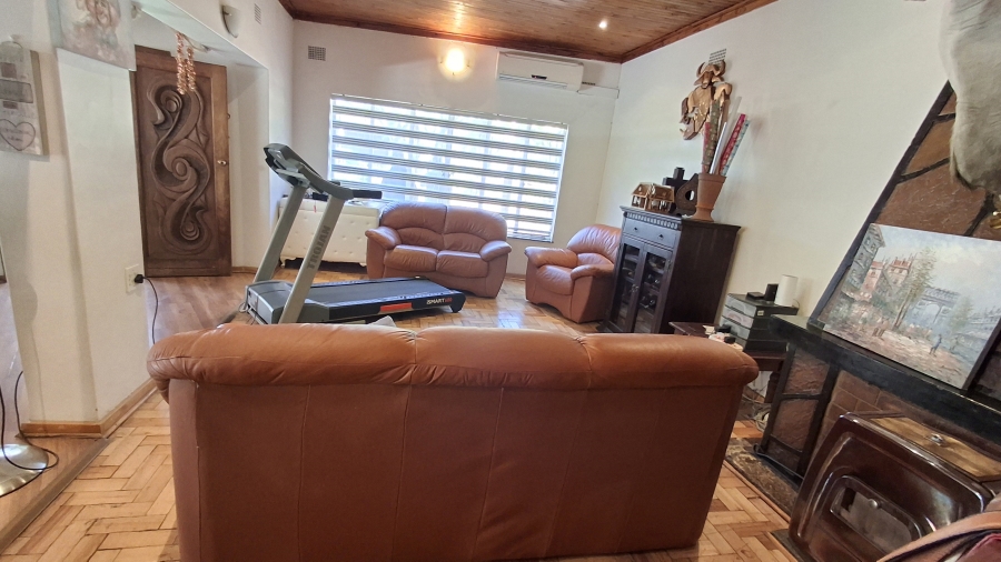 5 Bedroom Property for Sale in Pretoria Gardens Gauteng