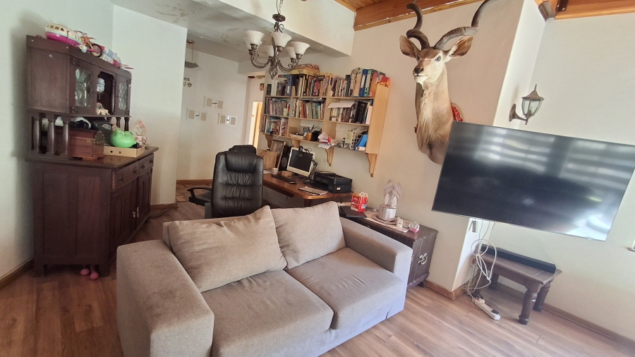 5 Bedroom Property for Sale in Pretoria Gardens Gauteng