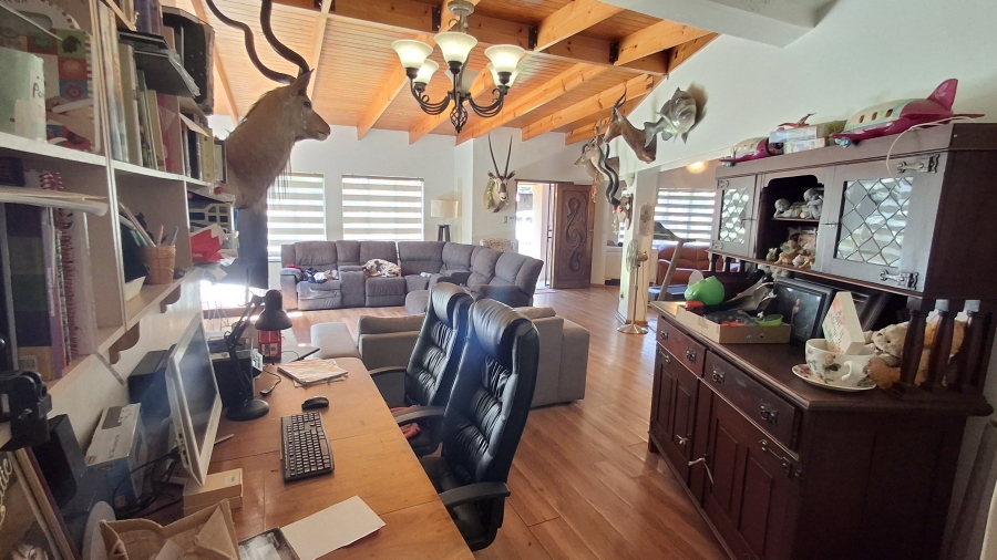 5 Bedroom Property for Sale in Pretoria Gardens Gauteng