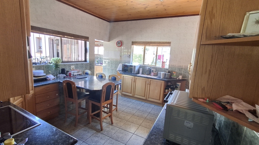 5 Bedroom Property for Sale in Pretoria Gardens Gauteng