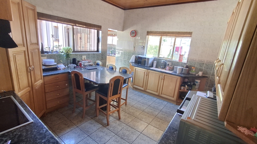 5 Bedroom Property for Sale in Pretoria Gardens Gauteng