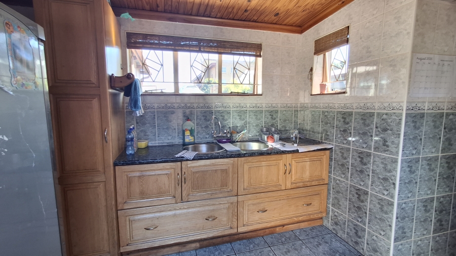 5 Bedroom Property for Sale in Pretoria Gardens Gauteng