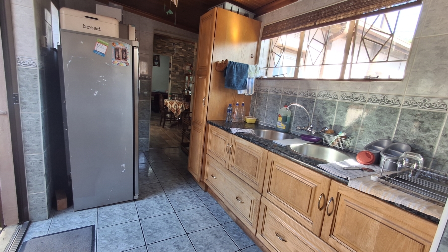 5 Bedroom Property for Sale in Pretoria Gardens Gauteng