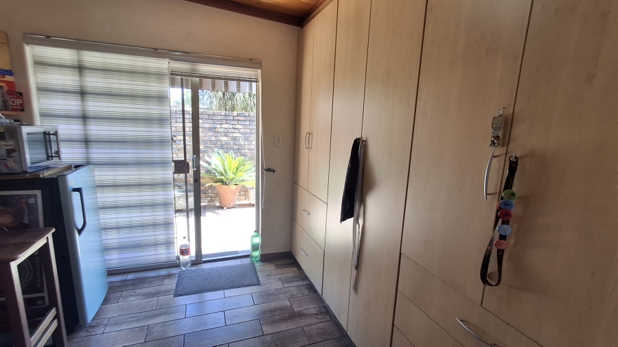 5 Bedroom Property for Sale in Pretoria Gardens Gauteng