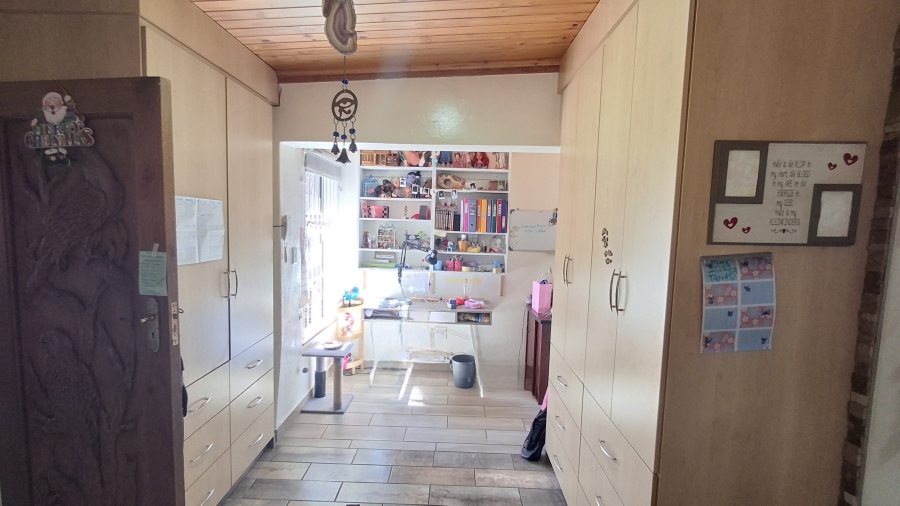 5 Bedroom Property for Sale in Pretoria Gardens Gauteng