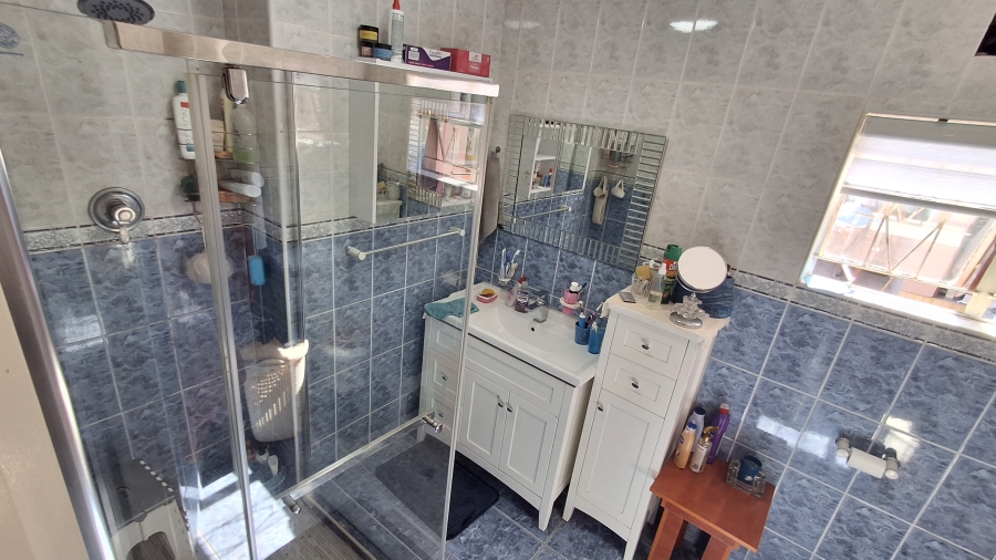 5 Bedroom Property for Sale in Pretoria Gardens Gauteng