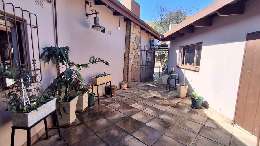 5 Bedroom Property for Sale in Pretoria Gardens Gauteng