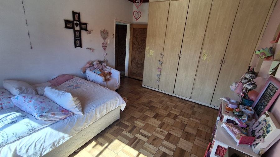 5 Bedroom Property for Sale in Pretoria Gardens Gauteng