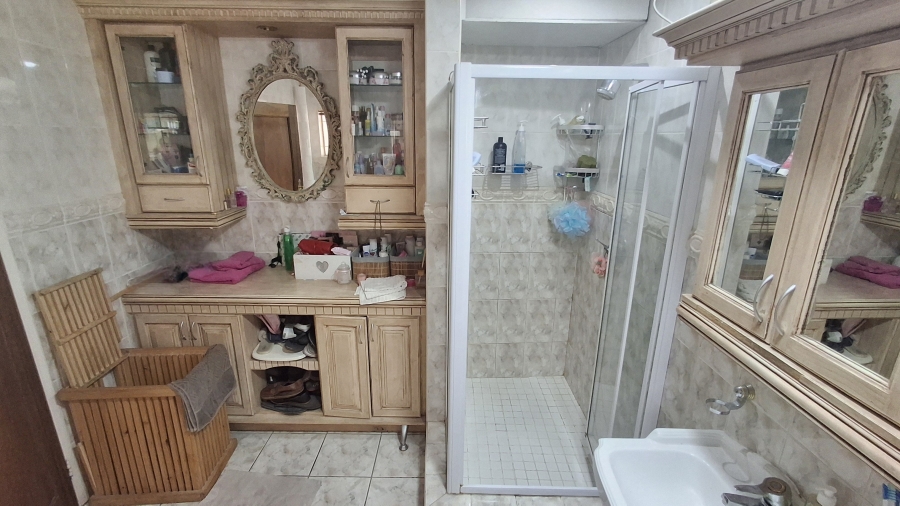 5 Bedroom Property for Sale in Pretoria Gardens Gauteng