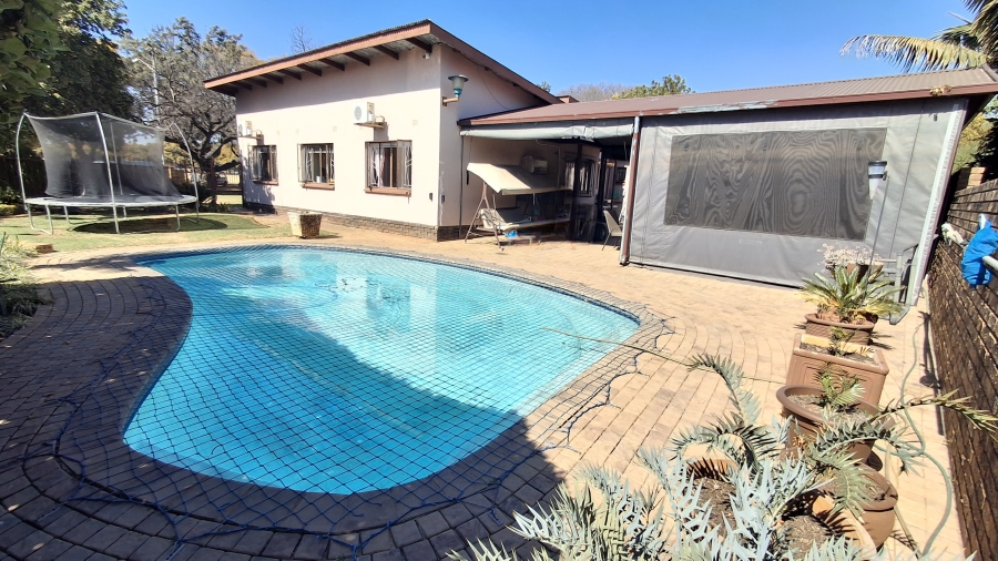 5 Bedroom Property for Sale in Pretoria Gardens Gauteng