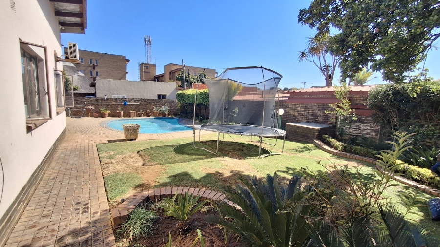 5 Bedroom Property for Sale in Pretoria Gardens Gauteng