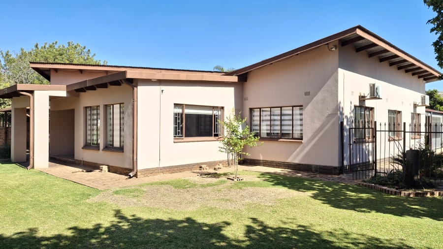 5 Bedroom Property for Sale in Pretoria Gardens Gauteng