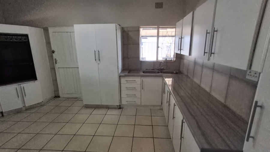 4 Bedroom Property for Sale in Pretoria Gardens Gauteng