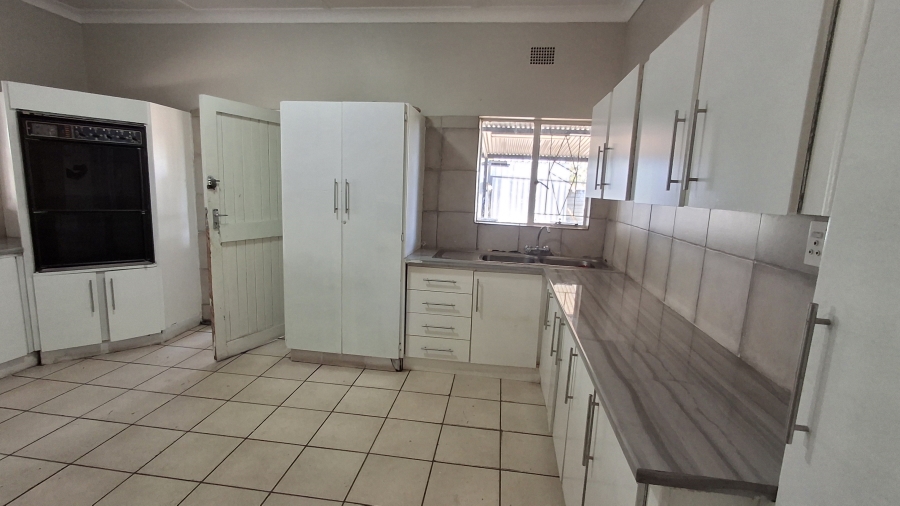 4 Bedroom Property for Sale in Pretoria Gardens Gauteng