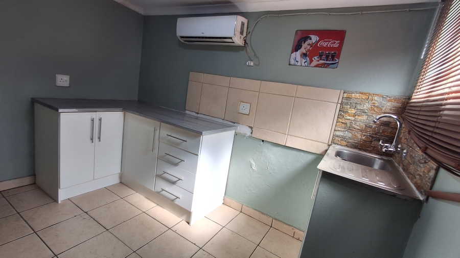 4 Bedroom Property for Sale in Pretoria Gardens Gauteng