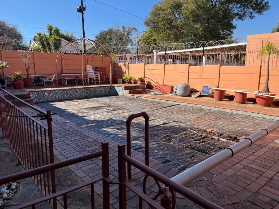 4 Bedroom Property for Sale in Florida Park Gauteng