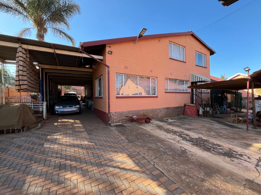 4 Bedroom Property for Sale in Florida Park Gauteng