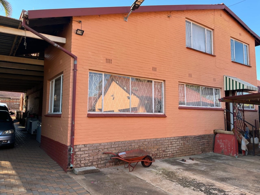 4 Bedroom Property for Sale in Florida Park Gauteng