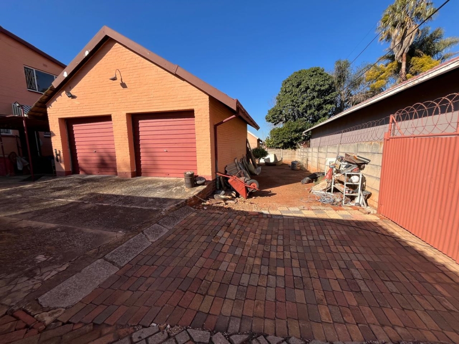 4 Bedroom Property for Sale in Florida Park Gauteng