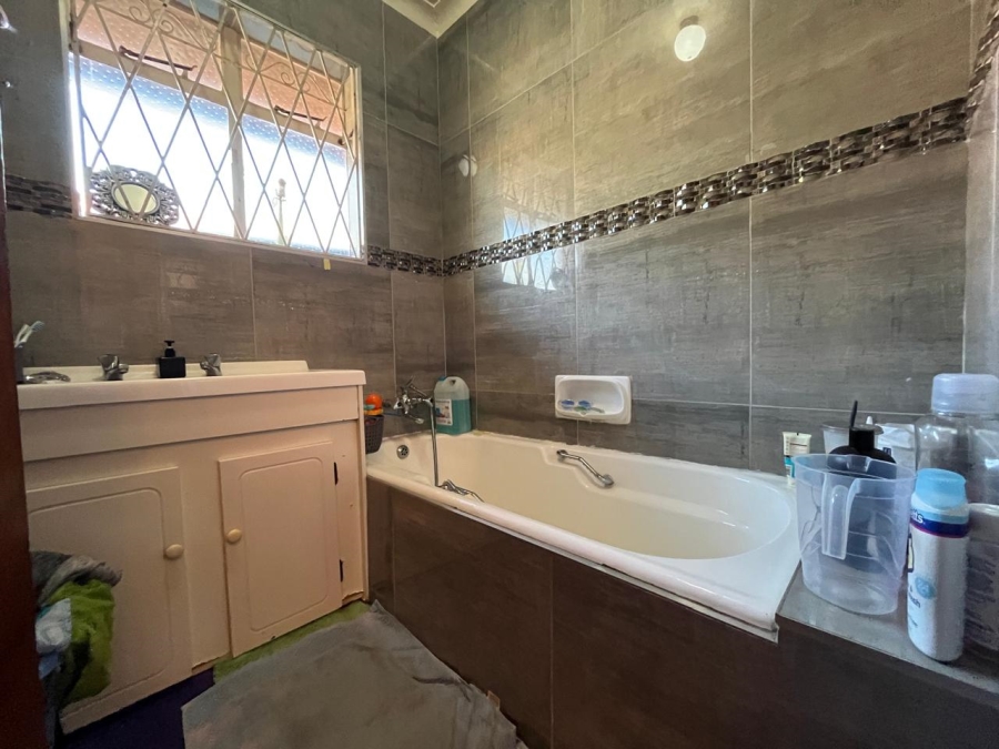 4 Bedroom Property for Sale in Florida Park Gauteng