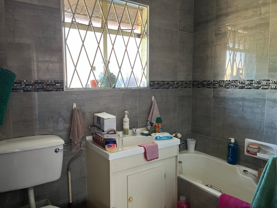 4 Bedroom Property for Sale in Florida Park Gauteng