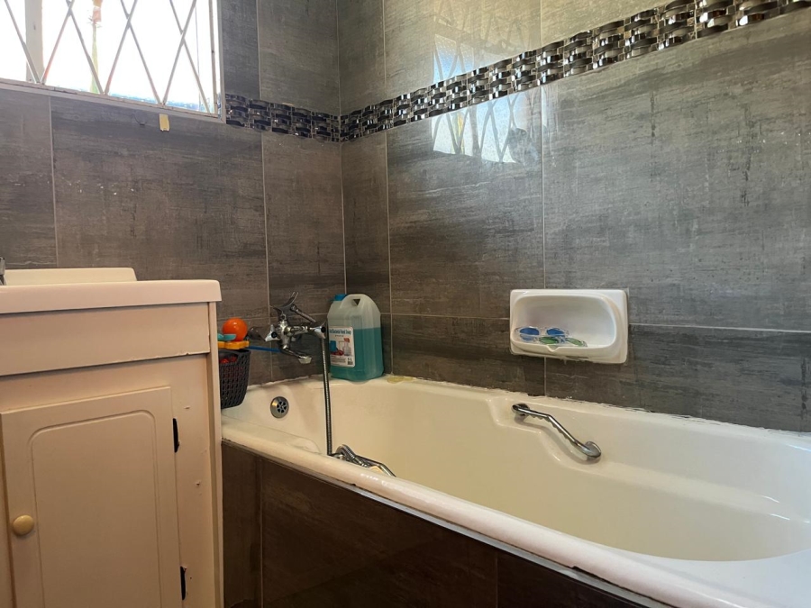 5 Bedroom Property for Sale in Florida Park Gauteng
