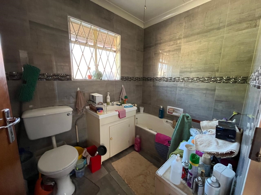 5 Bedroom Property for Sale in Florida Park Gauteng