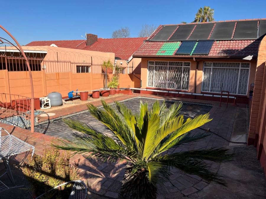 5 Bedroom Property for Sale in Florida Park Gauteng