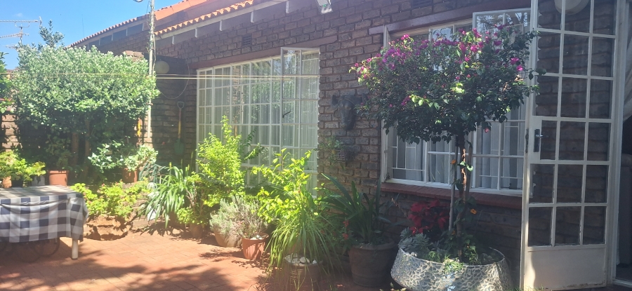 3 Bedroom Property for Sale in Westonaria Gauteng