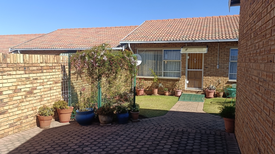 2 Bedroom Property for Sale in Krugersdorp North Gauteng