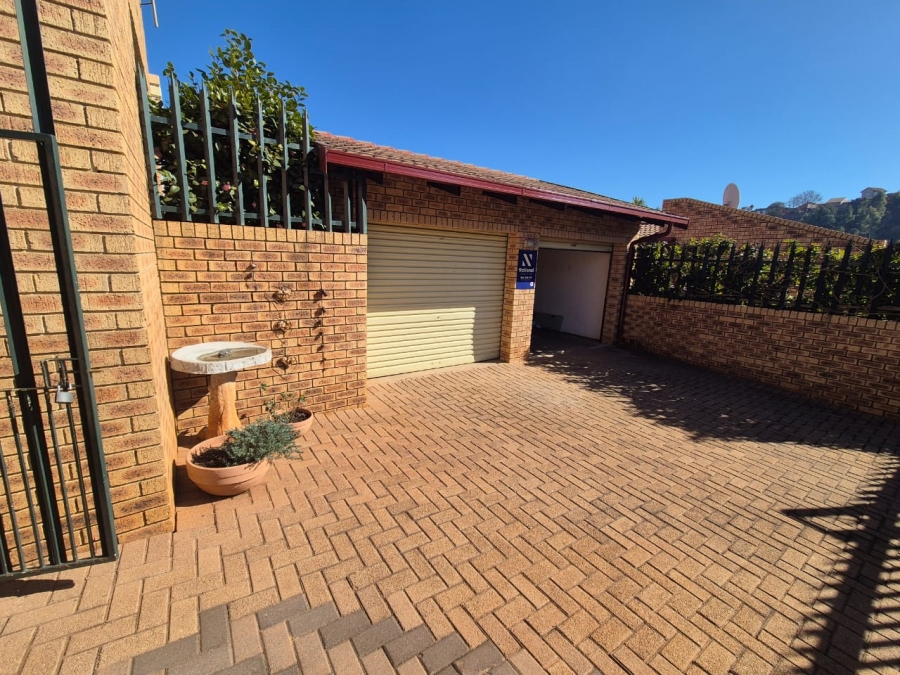 3 Bedroom Property for Sale in Roodekrans Gauteng