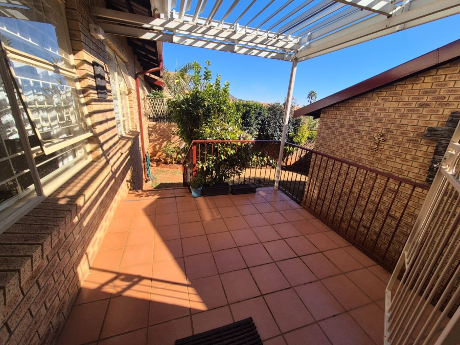 3 Bedroom Property for Sale in Roodekrans Gauteng