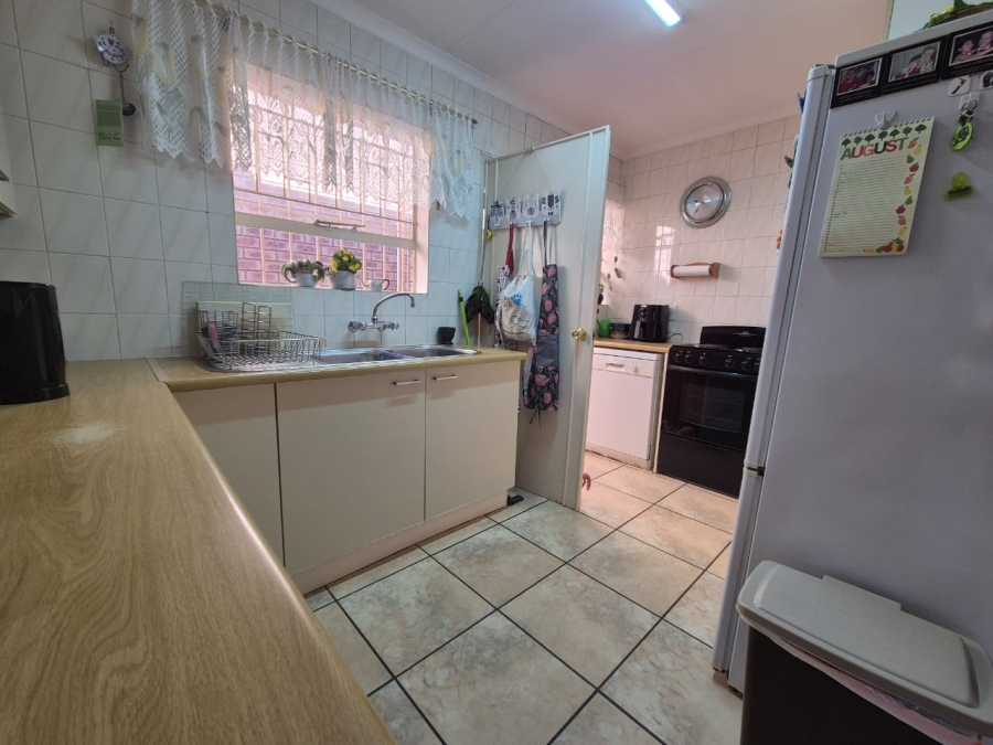 3 Bedroom Property for Sale in Roodekrans Gauteng