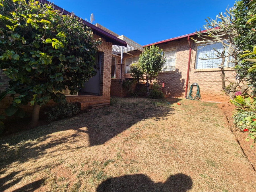 3 Bedroom Property for Sale in Roodekrans Gauteng